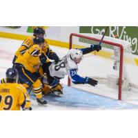 William Dufour scores for the Saint John Sea Dogs against the Shawinigan Cataractes