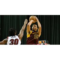 Cleveland Charge's Isaiah Mobley and Sioux Falls Skyforce's Kadeem Jack in action