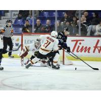 Vancouver Giants' Dylan Anderson battles Victoria Royals' Caleb Willms