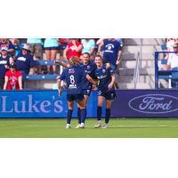 San Diego Wave FC celebrate a goal at Kansas City