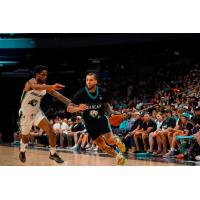 Winnipeg Sea Bears drive against the Niagara River Lions